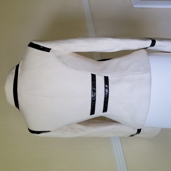 Bebe white jacket in a size - Picture 3 of 9